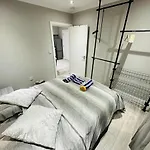 Stylish And Luxury Flat In Lnd